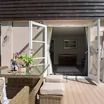 Osbornes Holiday House Near Exeter With Swimming Pool
