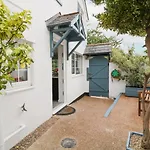 1 Castle Cottages