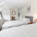 1 Castle Cottages