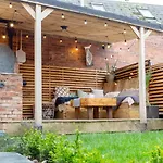 Unique Exeter Tudor Cottage On Famous Cobbled Hill