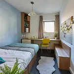 Cosy Ensuite Bedrooms At Trust House Near Exeter City Centre