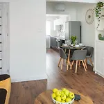Isca House, Private Garden, Close To City Center, The Quay, Free Wifi