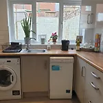 Willow House Excellent Accomodation Central Exeter-Uni-Chiefs-Rd&E-Courtyard Garden-Public Parking In Vicinty-Sleeps Up To 6