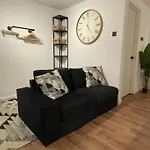 Ultra Modern Studio Apartment, In Central Exeter
