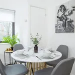 Pembroke House Apartments Exeter For Families Business Relocation Free Parking