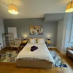 4 Spicer Road