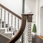 Stylish And Bright City Centre Apartment