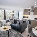 Charming Two-Bedroom Apartment Exeter Quays