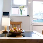 Quiet Self Contained Studio Flat Near Town Centre And University