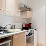 Quiet Self Contained Studio Flat Near Town Centre And University