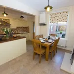 15 Saxon Road