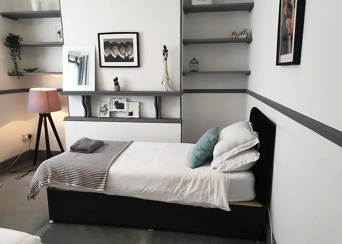 Willow House Excellent Accomodation Central Exeter-Uni-Chiefs-Rd&E-Courtyard Garden-Public Parking In Vicinty-Sleeps Up To 6