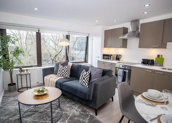 Pembroke House Apartments Exeter For Families Business Relocation Free Parking