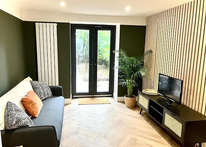 City Centre Garden Apartment