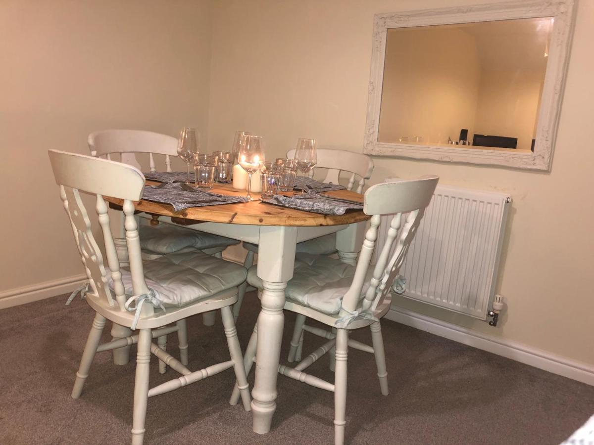 Entire Two Bed Coach House Super King Beds Turn Into Singles