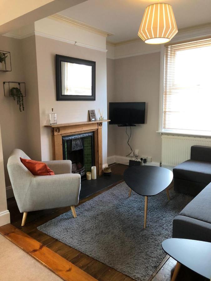 Radford Place - - Patio & Garden - - Chiefs - Uni -wifi *