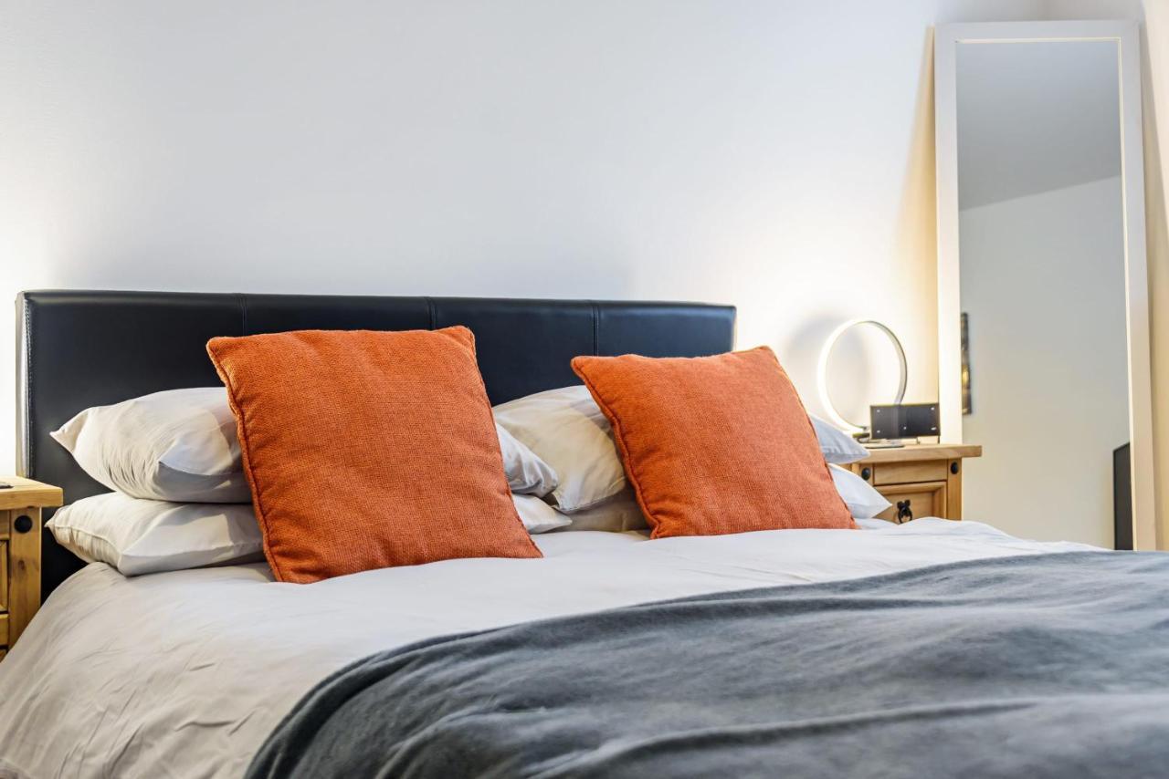 Holiday home Stylish 2 Bedroom Apartment, Exeter, Parking On Site *
