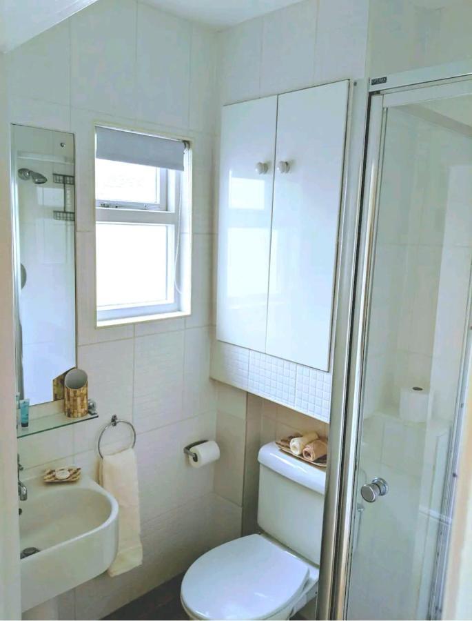 Beautiful One Bedroom With Parking Apartment
