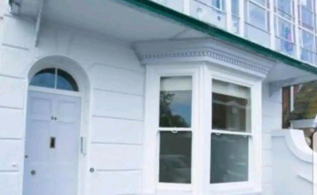 Beautiful One Bedroom With Parking Apartment *