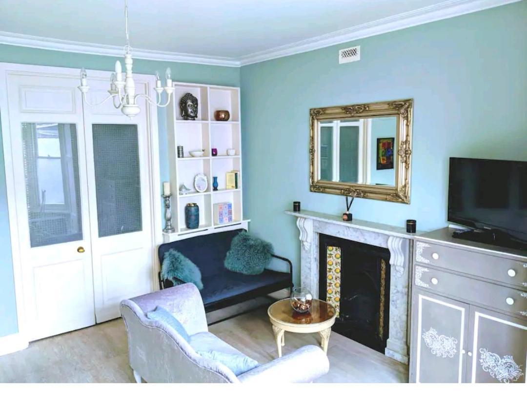 Beautiful One Bedroom With Parking Apartment Exeter