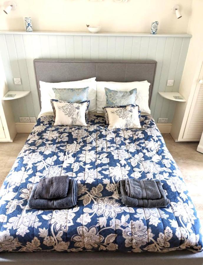 Beautiful One Bedroom With Parking *