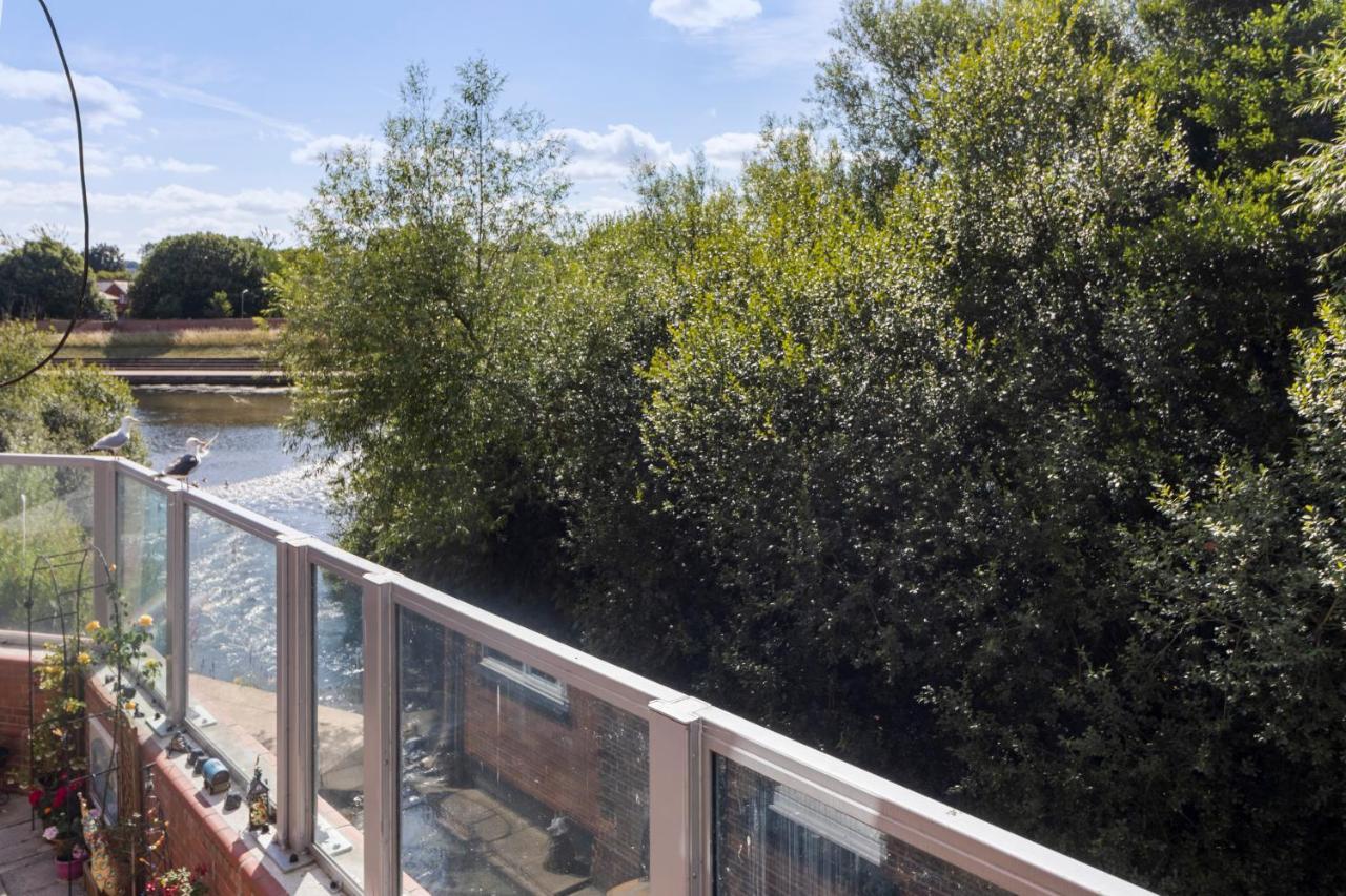 River Exe Waterfront Country house *