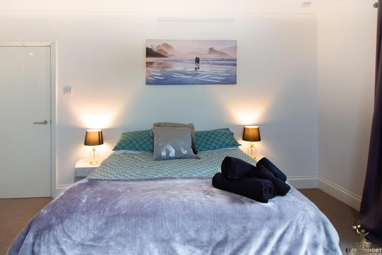 Appartement Station Close To Centre With Parking *