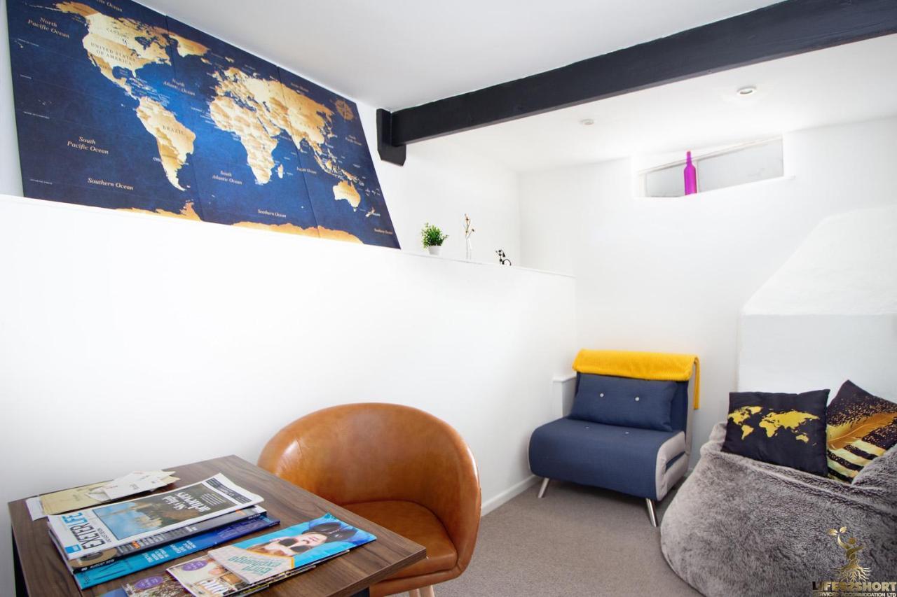 Modern Quirky 2 Min Walk - Shops Holiday home *