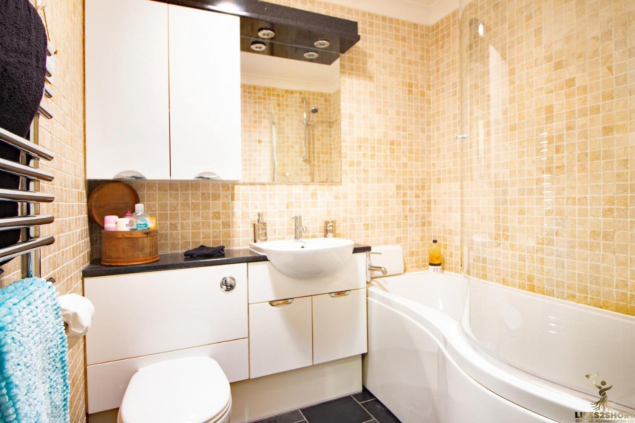 Appartement Station Close To Centre With Parking *
