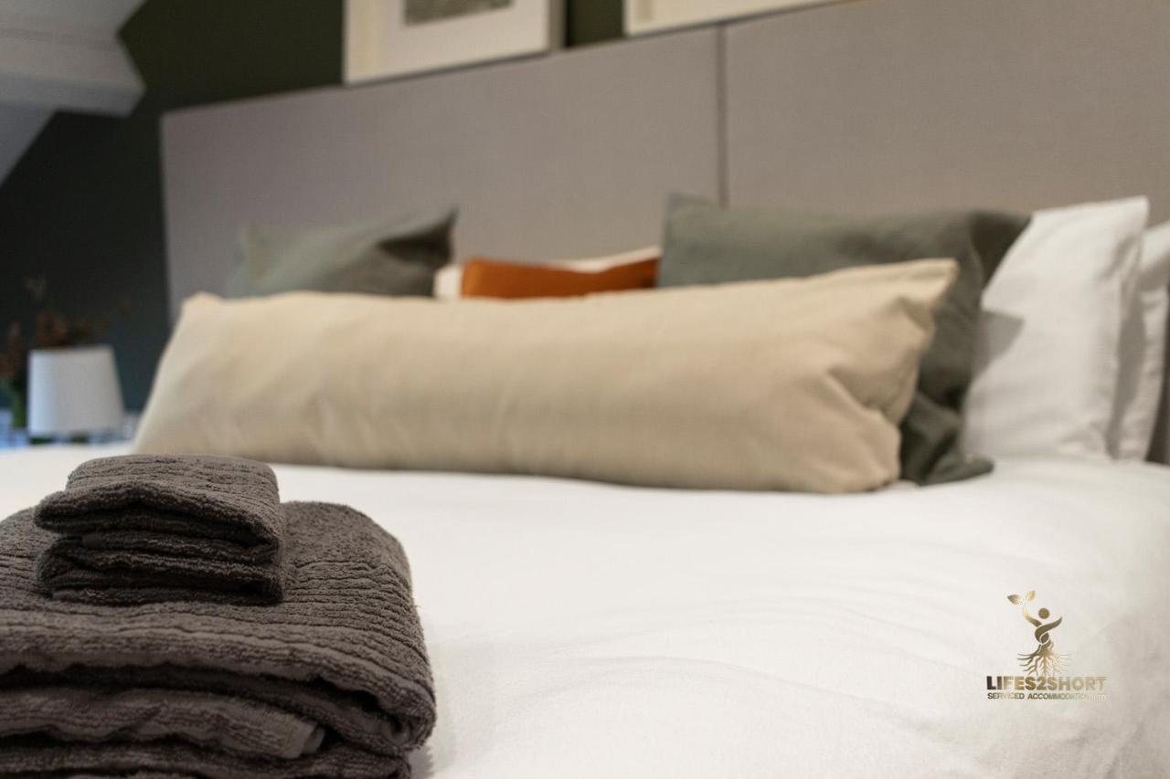 Luxe Courtyard For 4 Near Centre Exeter