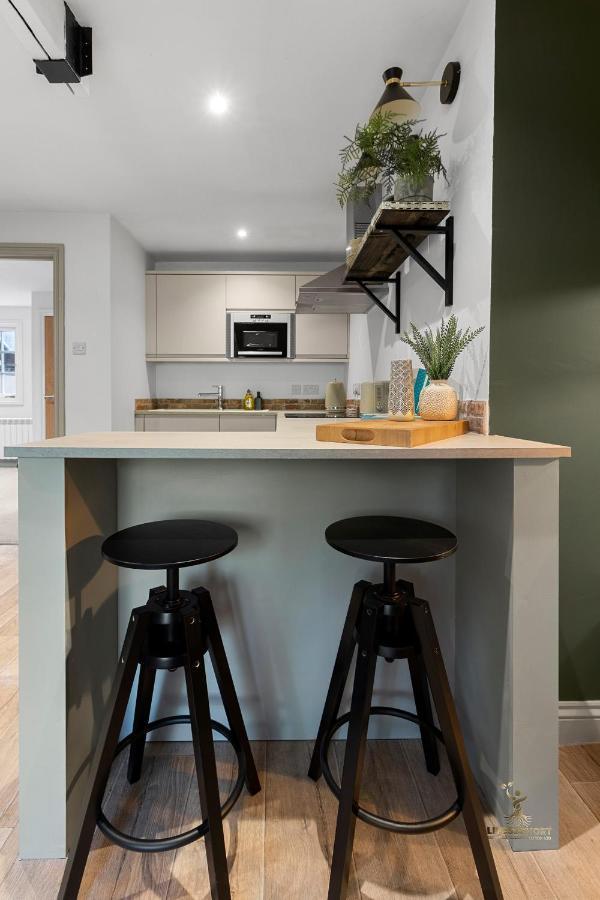 Luxe Courtyard For 4 Near Centre Apartment Exeter