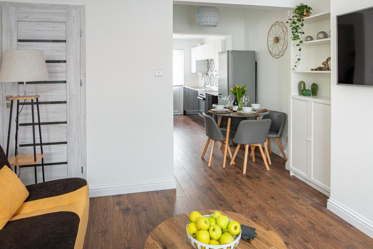 Holiday home Isca House, Private Garden, Close To Center, The Quay, Free Wifi *
