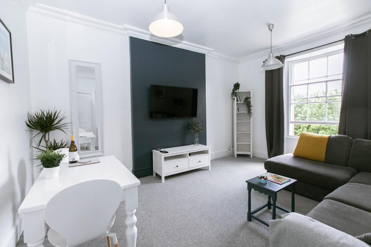 Spacious Apartment, Free Parking, Location Near To Uni, Hospital, Town Apartamento