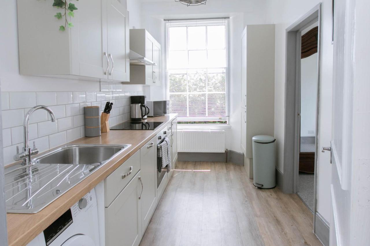Spacious Apartment, Free Parking, Location Near To Uni, Hospital, Town Exeter