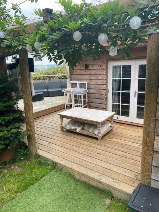 Rustic Lodge, Stunning Views & Star Gazing Bath Holiday home *