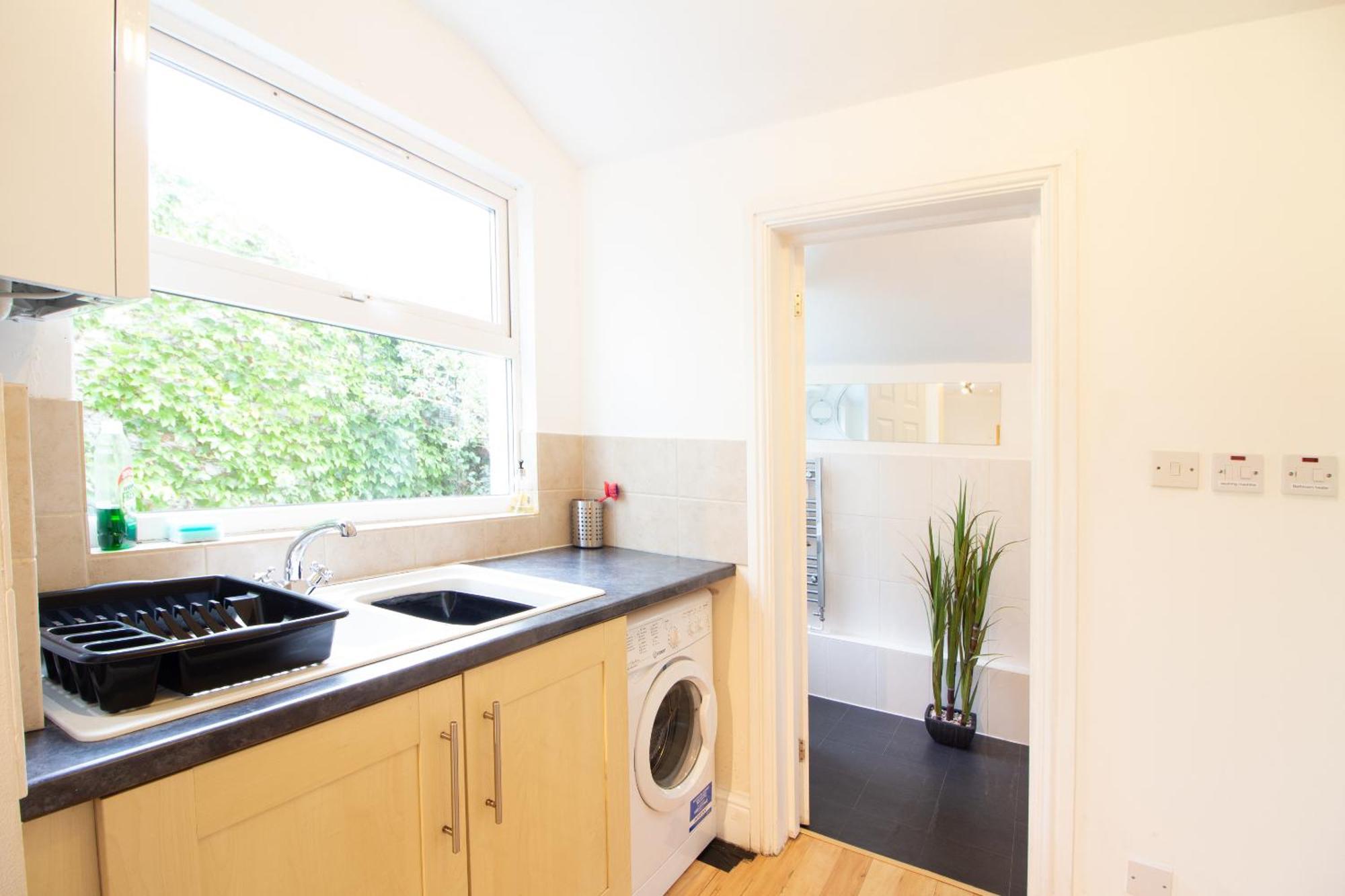 Raleigh Gf - Ground Floor 1 Bed Georgian Flat In The Centre Free Parking And Wifi