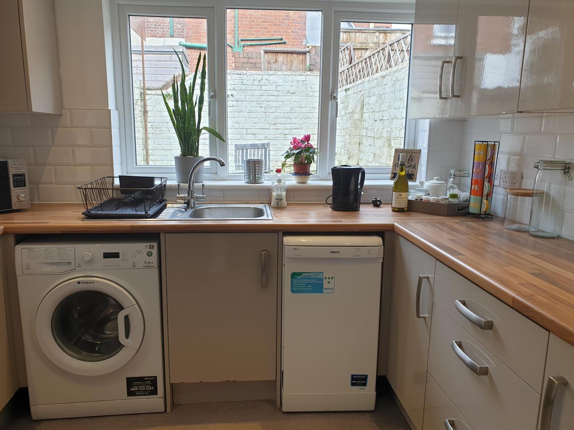 Casa de férias Willow House Excellent Exeter-uni-chiefs-rd&e-courtyard Garden-public Parking In Vicinty-sleeps Up To 6