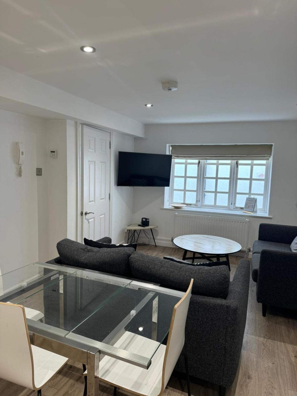 West Street Mews - Serviced *
