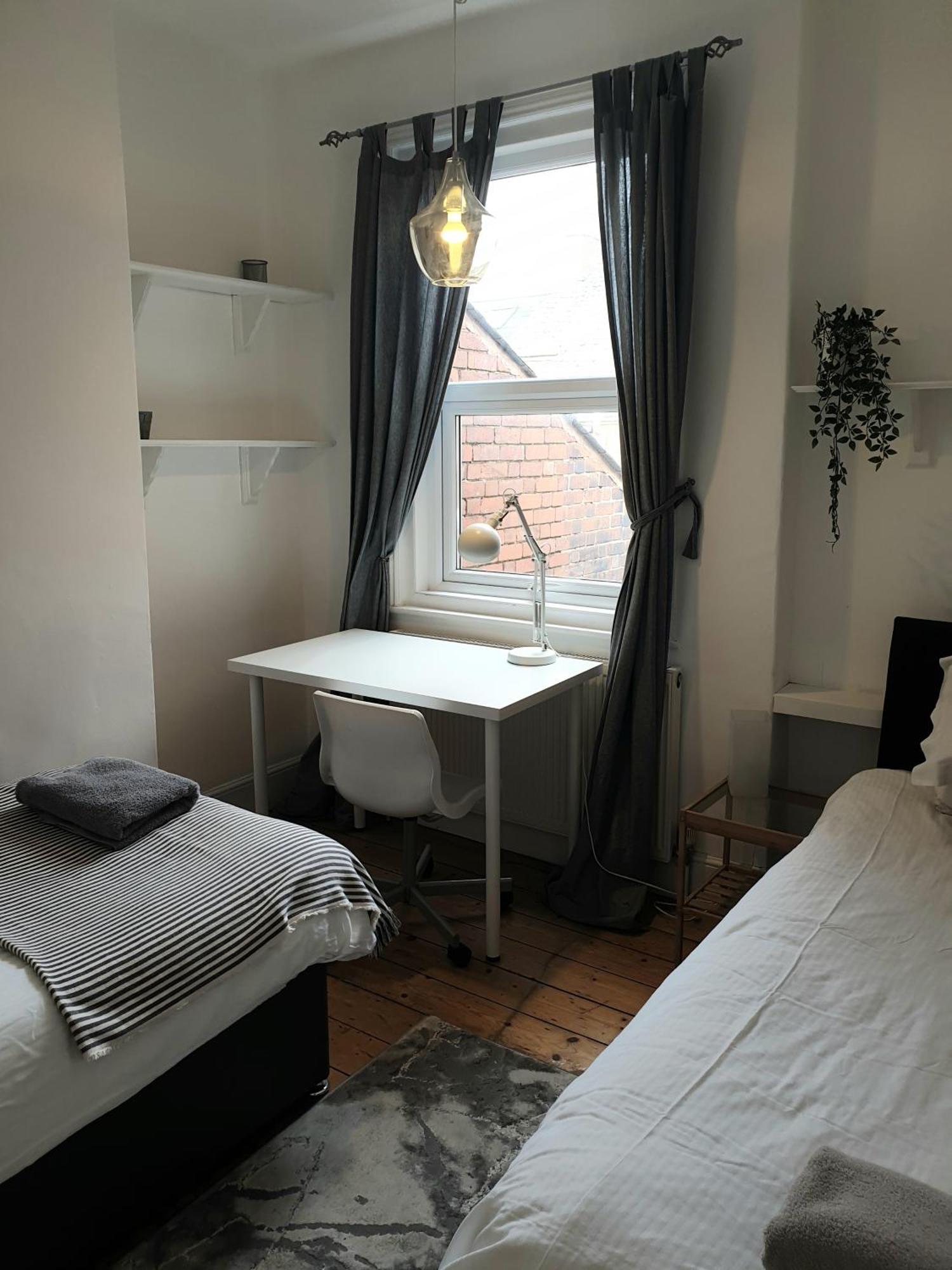 Casa de férias Willow House Excellent Exeter-uni-chiefs-rd&e-courtyard Garden-public Parking In Vicinty-sleeps Up To 6 Exeter