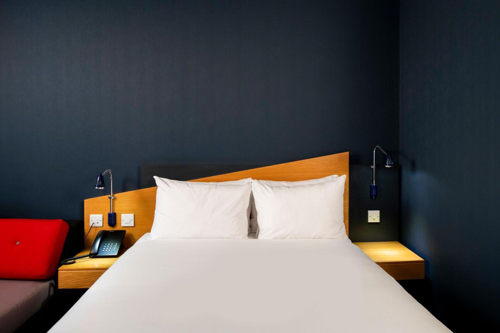 Express East By Ihg Hotel 3*
