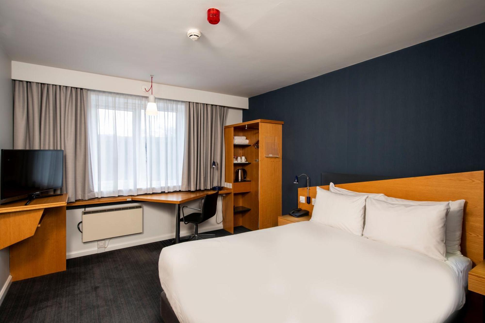 Express East By Ihg Hotel 3*