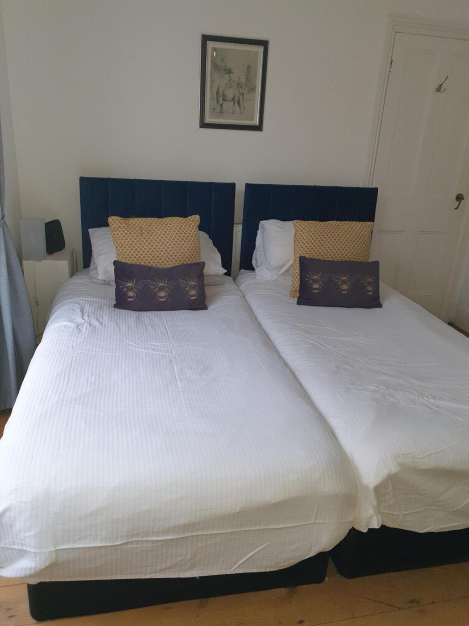 Mulberry House Excellent Location Courtyard Garden 3 Bedrooms Sleeps Up To 6 Public Parking In Vicinty Holiday home *