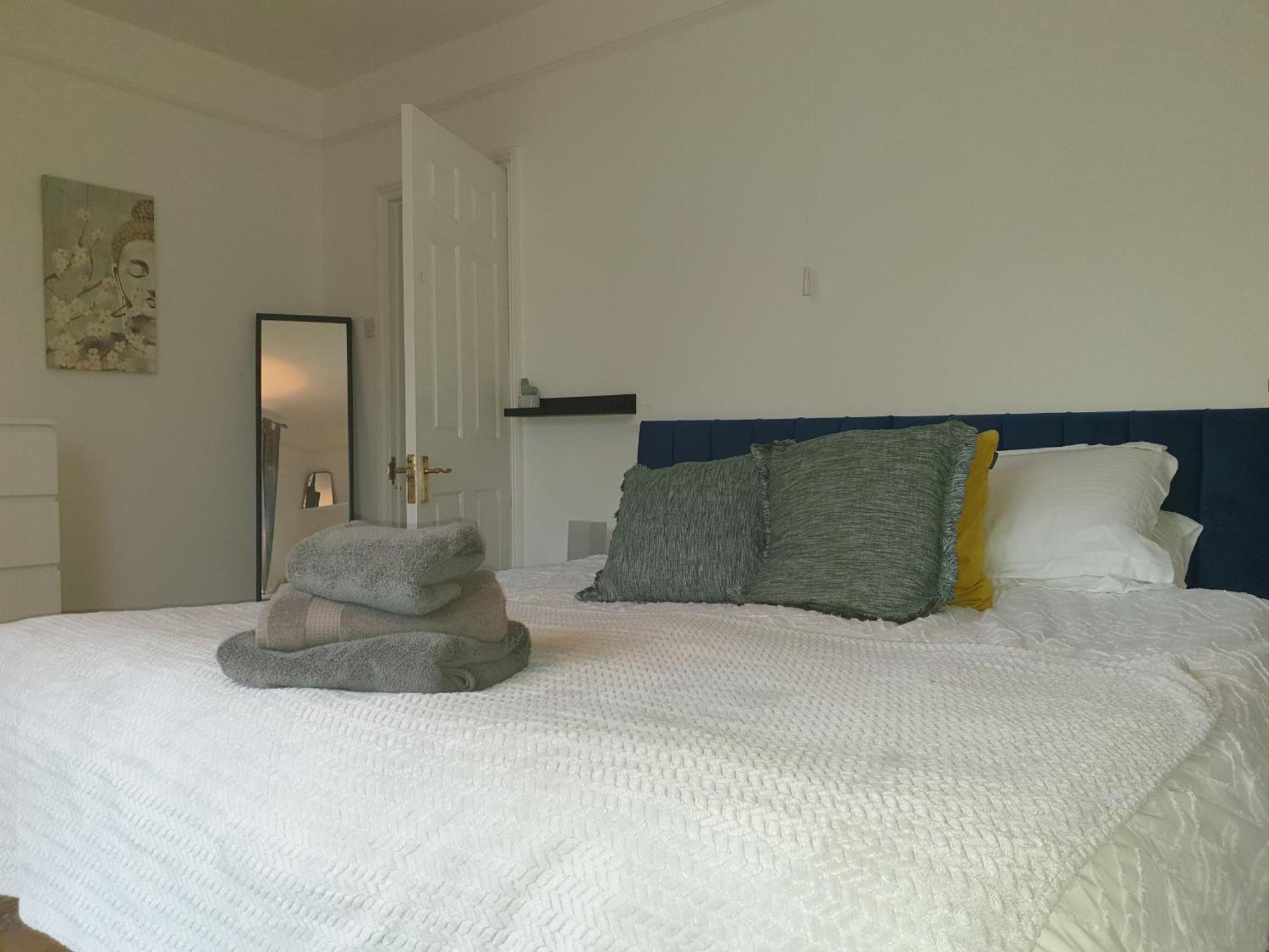 Mulberry House Excellent Location Courtyard Garden 3 Bedrooms Sleeps Up To 6 Public Parking In Vicinty * Exeter