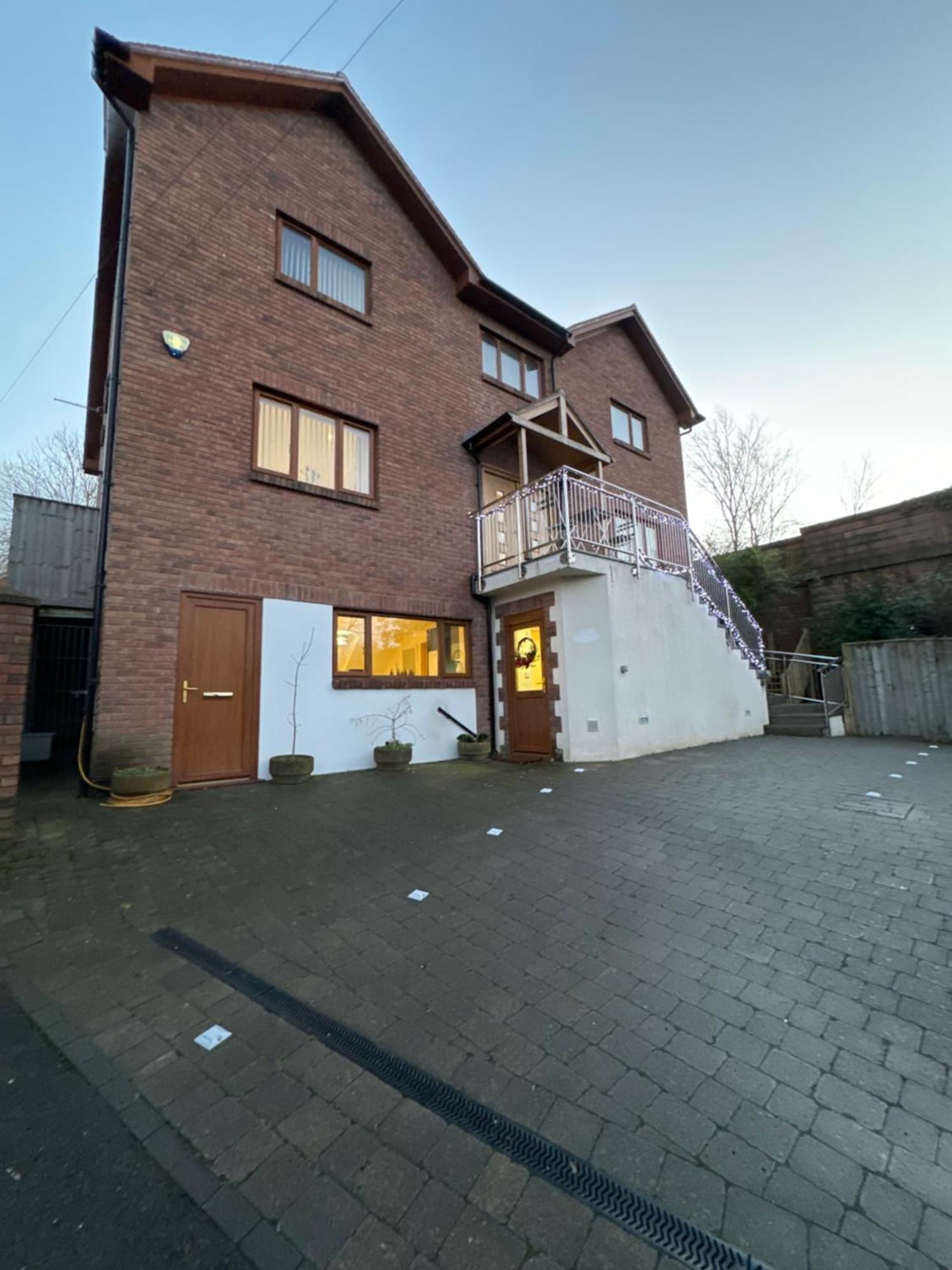 New Flat, 3 X Double Bed En-suite Bedrooms, Private Kitchen & Lounge, Free Private Parking & Own Workspaces Appartement Exeter