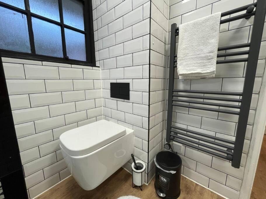 Ultra Modern Apartment, In Exeter