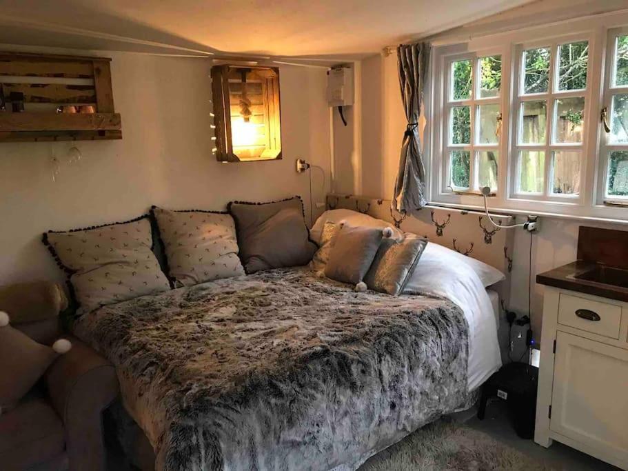 Rustic Lodge, Stunning Views & Star Gazing Bath * Exeter