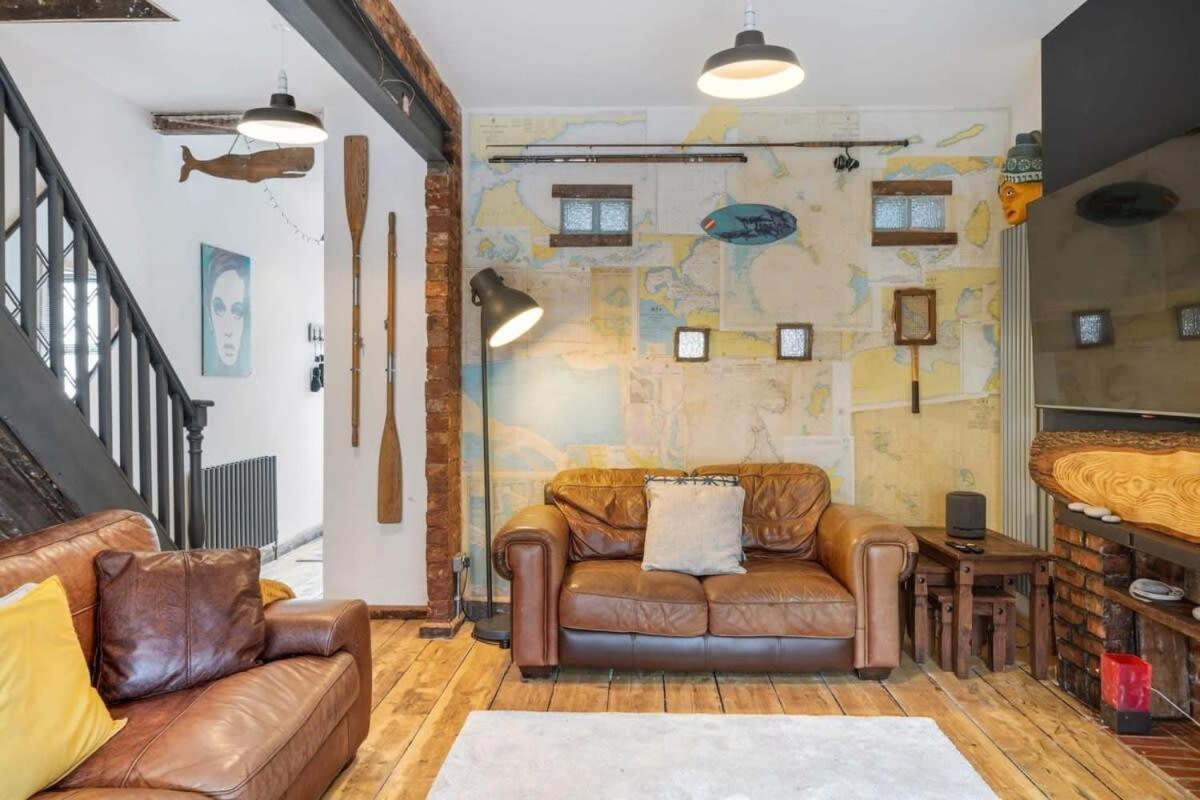 Holiday home Stylish House W Free Parking Nr Centre *