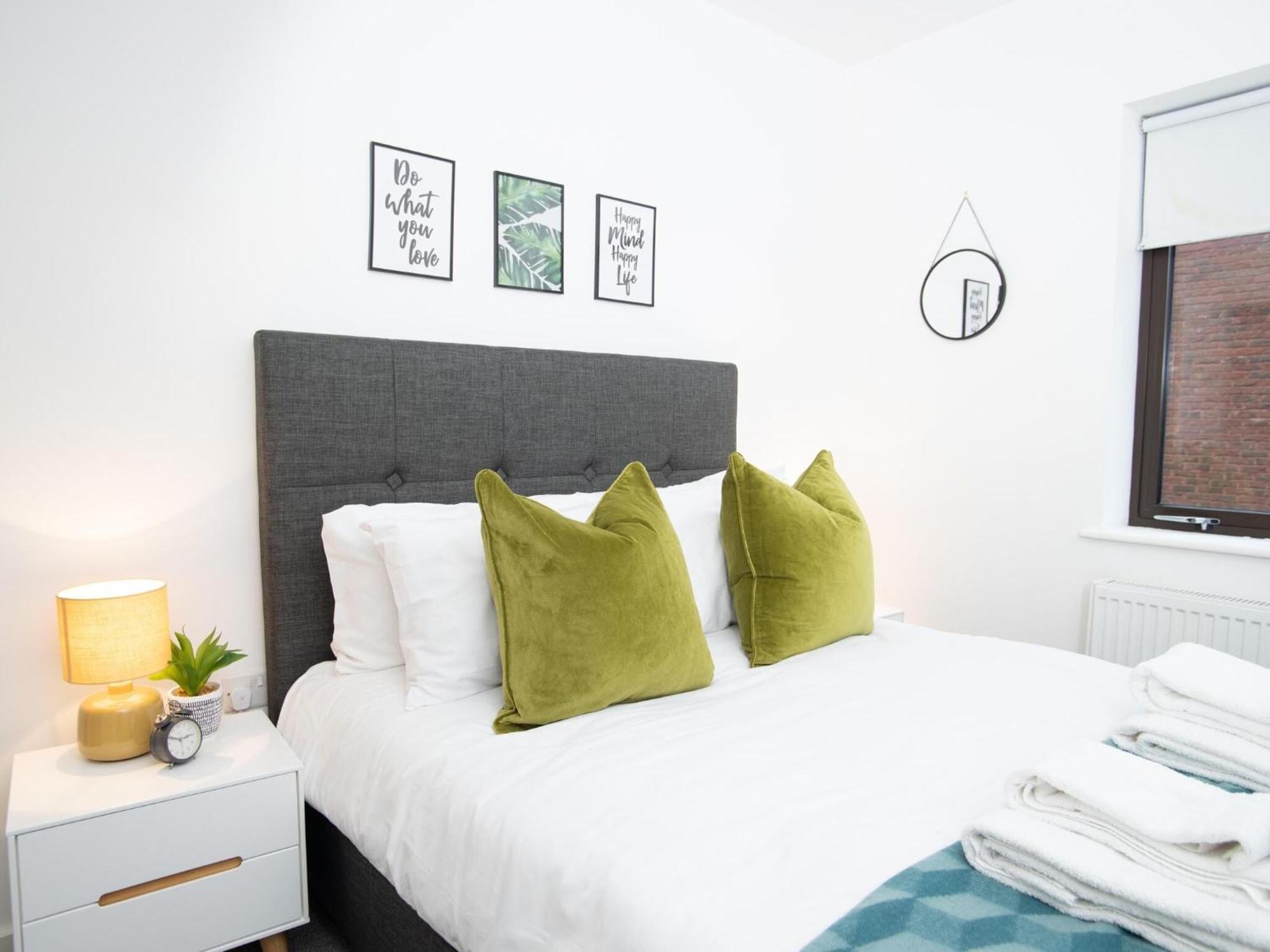 Pembroke House For Families Business Relocation Free Parking Exeter