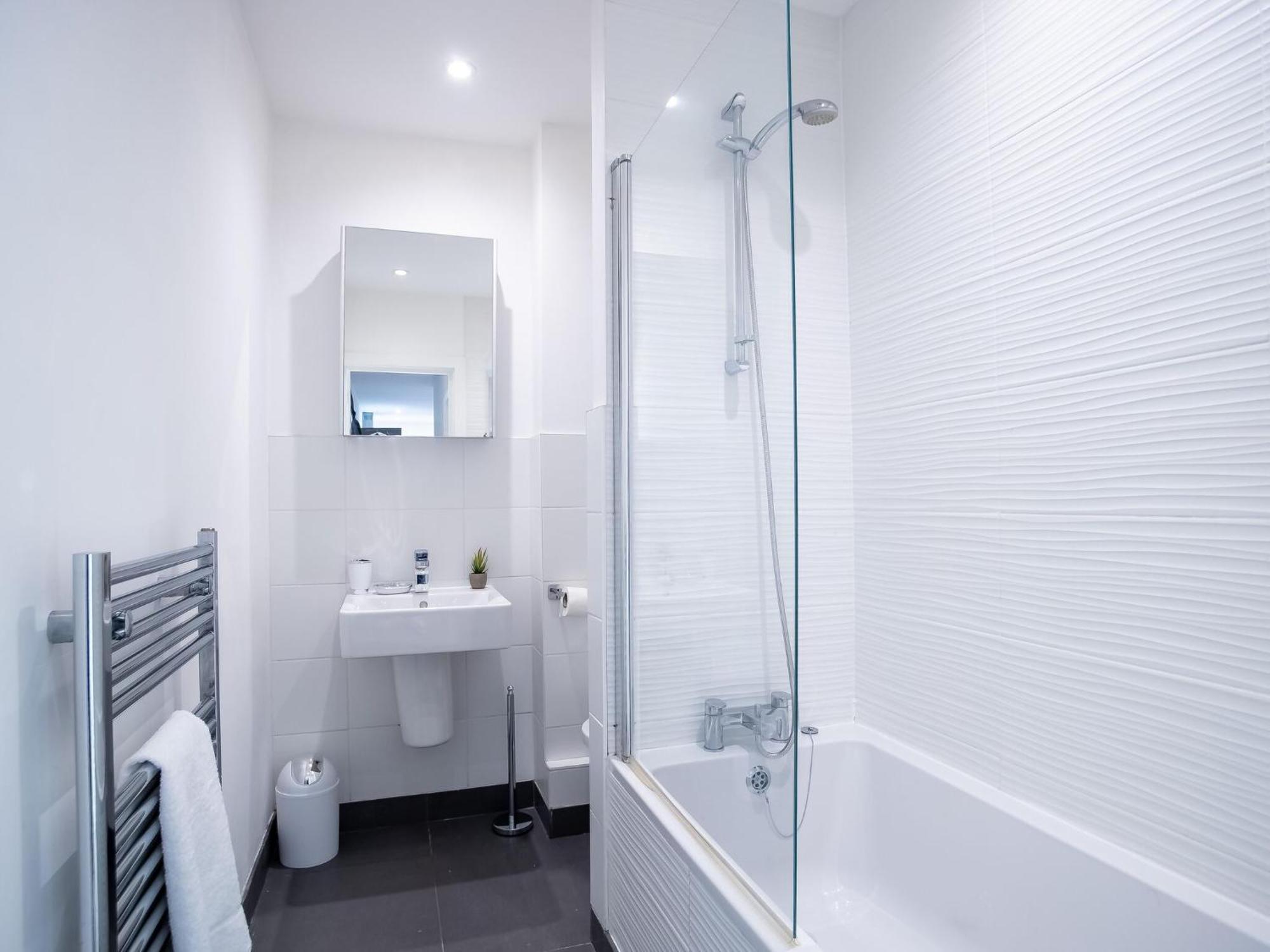 Pembroke House For Families Business Relocation Free Parking Exeter