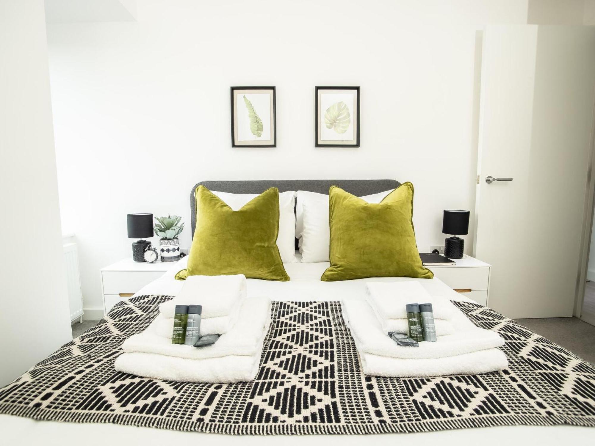 Pembroke House For Families Business Relocation Free Parking Exeter